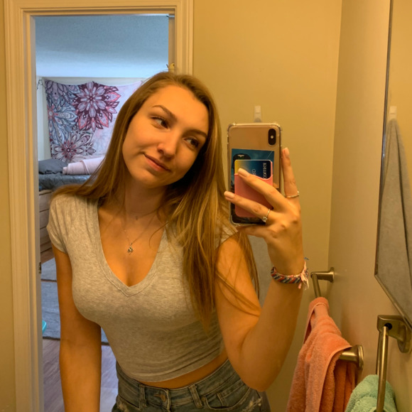 Meet your Posher, Jessica - Picture 1 of 1